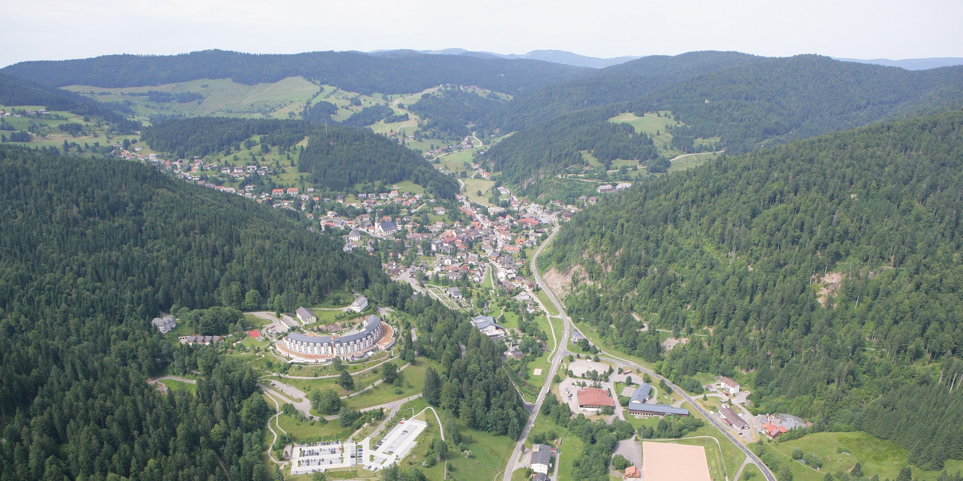 Todtmoos_Luftaufnahme-Süd-Nord_1900x950 Todtmoos, Luftansicht von Süd nach Nord